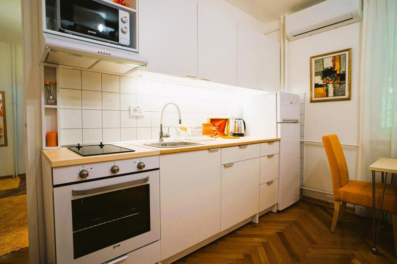 Golden Place Belgrade Luaran gambar
