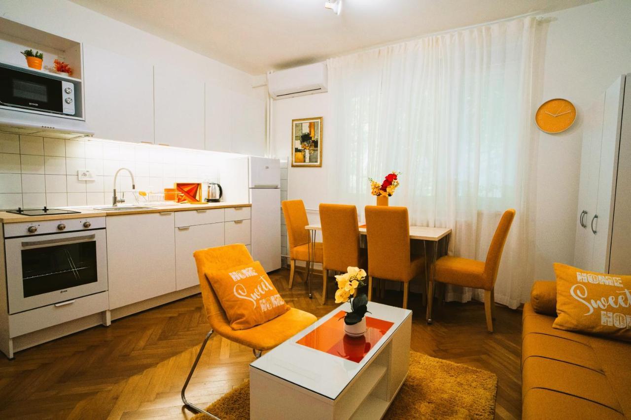 Golden Place Belgrade Luaran gambar