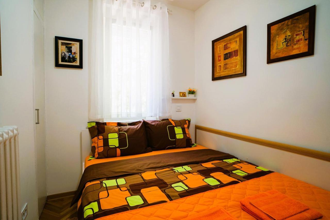 Golden Place Belgrade Luaran gambar