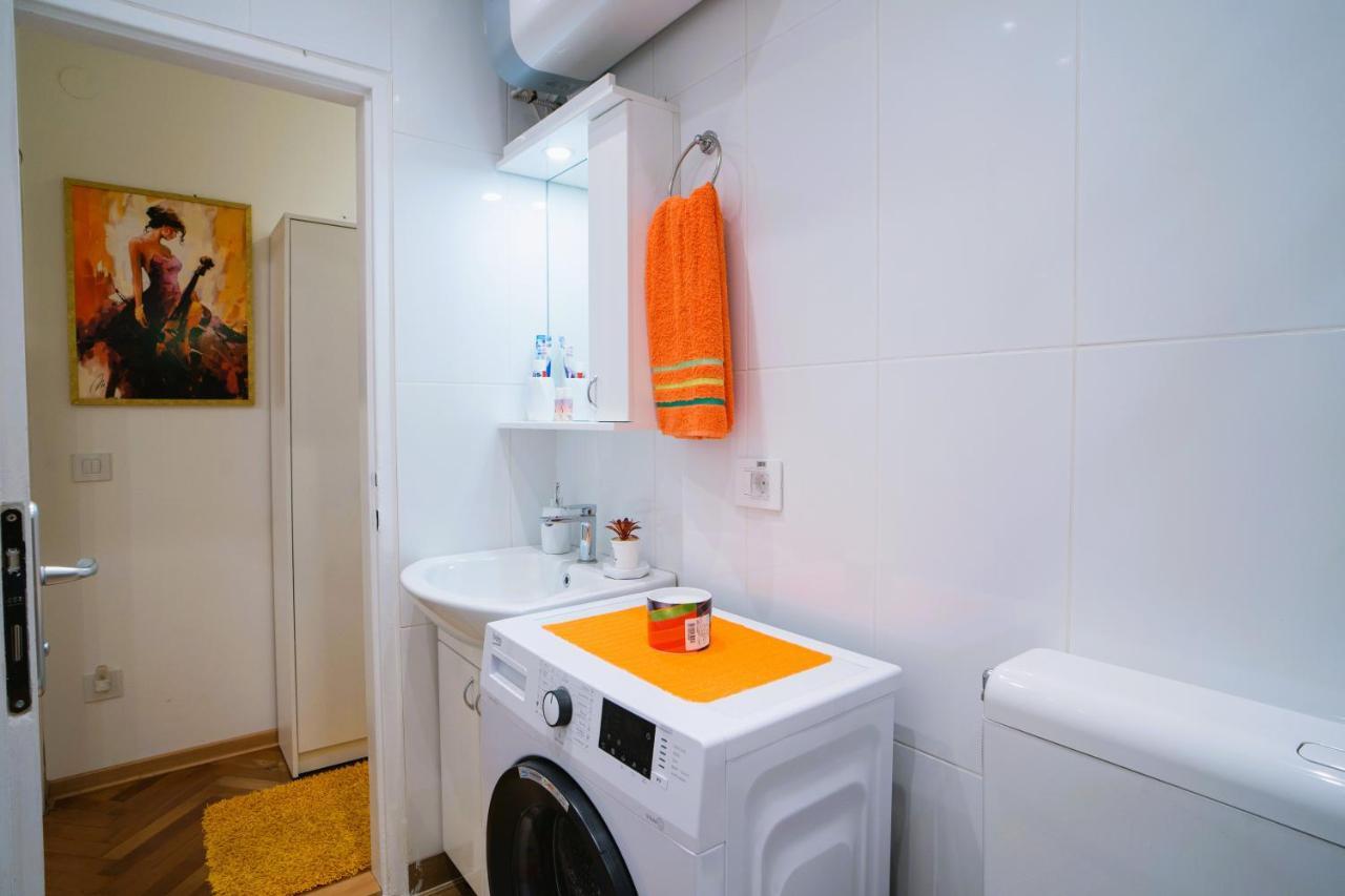 Golden Place Belgrade Luaran gambar
