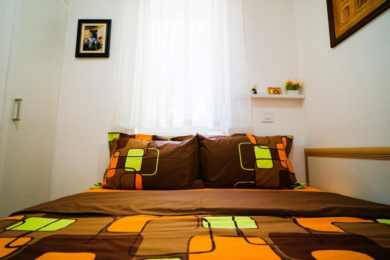 Golden Place Belgrade Luaran gambar
