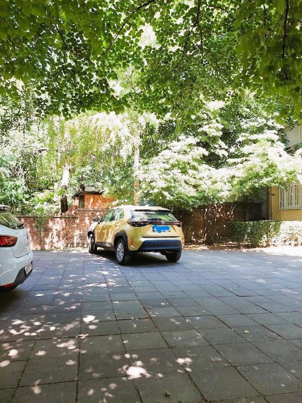 Golden Place Belgrade Luaran gambar