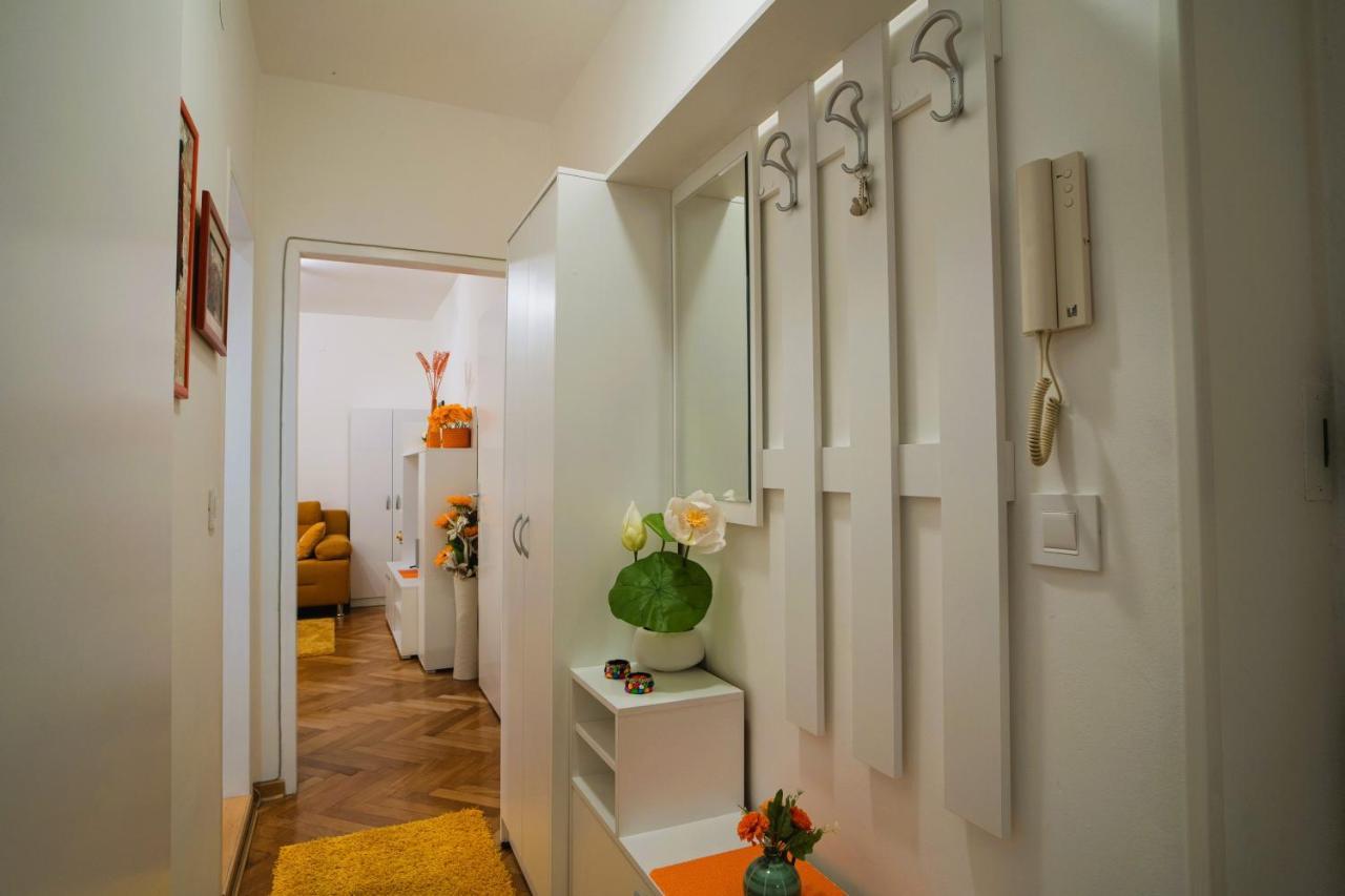 Golden Place Belgrade Luaran gambar